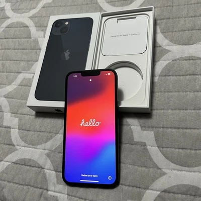 Apple iPhone 13 128 GB Midnight Straight Talk y Total Wireless Foto 1 de 4