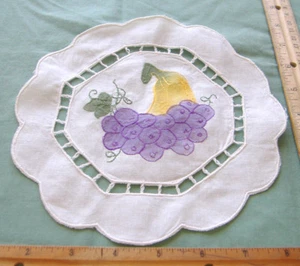 SEVEN 1/2 INCH ROUND WHITE DOILY WITH GRAPES DETAILS~D - Bild 1 von 4