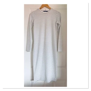 NWOT Boohoo White Black Stripe Stretch Knit Midi Dress 8 - Picture 1 of 2