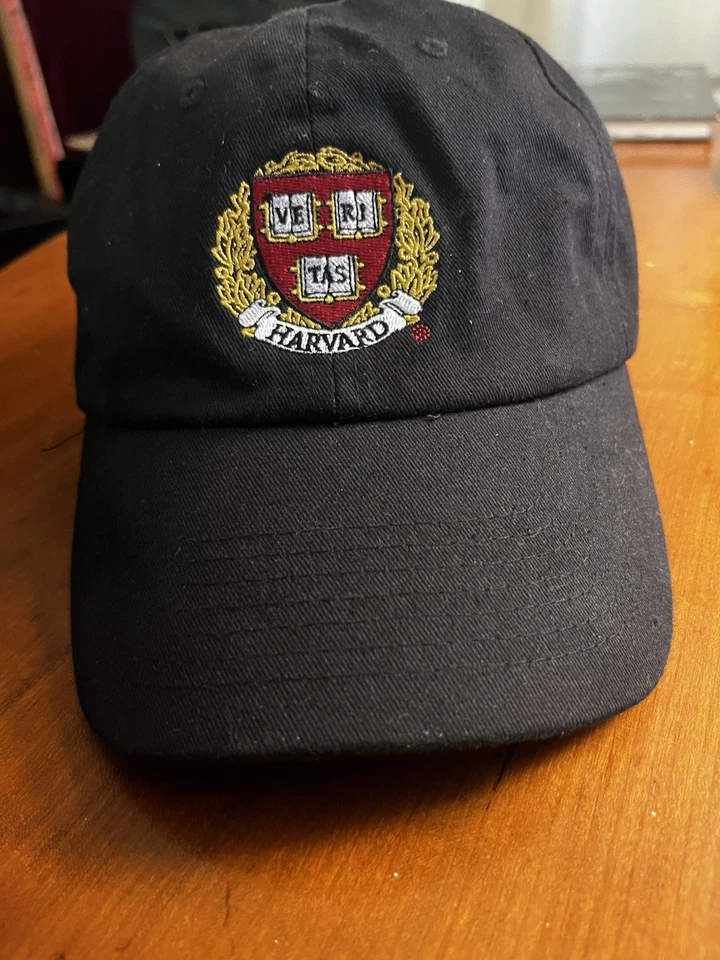 Gorra de colección Harvard Veritas Crest Snapback ajustable negra bordada. Foto 1 de 3