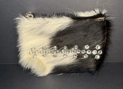 Auténtico monedero de cuero de vaca blanco y negro brillante con cremallera tachonada Foto 1 de 4