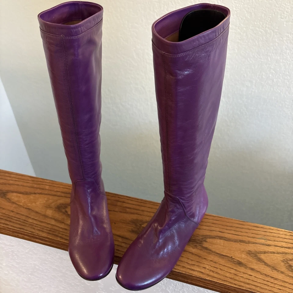 Botas italianas de cuero para mujer hasta la rodilla de Vero Cuoio; púrpura EU 38, EE. UU. 7,5 de colección Foto 1 de 4