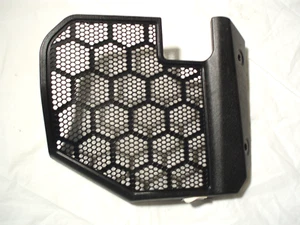 CUBIERTA PARRILLA ALTAVOZ 2637639 / 5455772 MANO DERECHA, POLARIS PRO R PREMIUM/ULTIMATE - Imagen 1 de 7