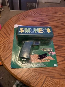 ST PATRICK’S DAY Novelty Money Launcher New - Picture 1 of 5