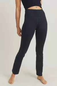 Straight-Leg Essential Performance Leggings - Picture 1 of 3