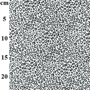 Tela de algodón - estampado de animales pequeños en blanco y negro - metro de material de tela artesanal - Imagen 1 de 2