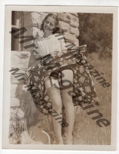 Vintage Risqué Pinup B&W 4"x5" Sexy Cheesecake Brunette Lingerie Stockings XL-29 - Picture 1 of 1