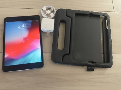 Apple iPad Mini 2nd Gen. 7.9 in.  32GB  Gray or Silver Grade A - Image 1 of 4