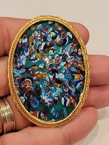 BEAUTIFUL VINTAGE MULTICOLORED STONE GOLD TONE BROOCH - Picture 1 of 12