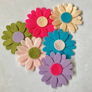 Flores de margaritas de fieltro multicolores, GRANDES, margaritas troqueladas de fieltro - Imagen 1 de 8