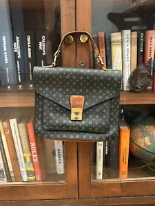 Vintage Pollini Purse - Genuine Leather & Made In Italy - Picture 1 of 5