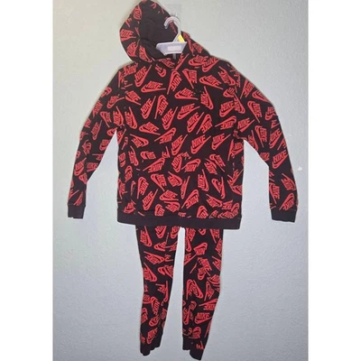 Conjunto de moletom com capuz Nike Track Suit AOP estampa preta e vermelha infantil tamanho G streetwear - Imagem 1 de 4