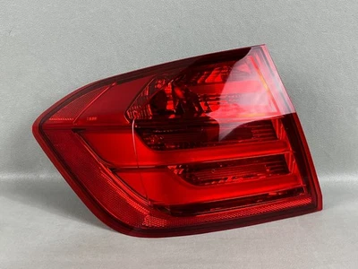 ¡Como nuevo! Luz trasera halógena exterior lado conductor izquierdo bmw serie 3 f30 2012-2015 fabricante de equipos originales Foto 1 de 4