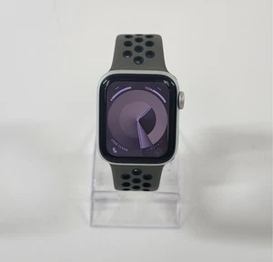 GPS Only Apple Watch SE 2nd Gen 40MM Silver Aluminum Nike Sport Band MNL93LL/A - Photo 1 sur 5