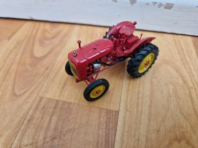 HACHETTE UNIVERSAL HOBBIES 1/43 CLASSIC 1948 MAP DR 3 TRACTOR - Image 1 of 3