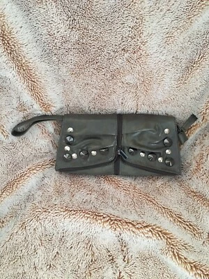 Bolso sin asas de muñeca CANDICE LOS ANGELES gris plata con tachuelas CARTERA con detalles de cremallera Foto 1 de 4