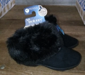 Isotoner Pantofole/Stivali in Ecopelliccia Microscamosciata Addie Memory Foam Taglia 7,5-8 M Nero - Foto 1 di 1