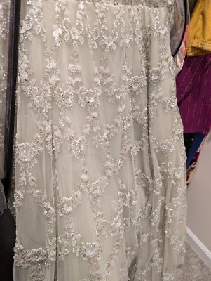 Vestido de recepción de boda, marca india, ¡hermoso bordado por todas partes!  Foto 1 de 4