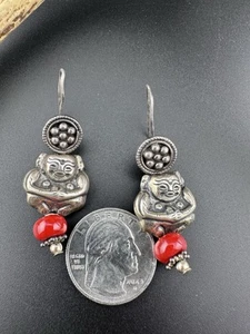 Handwerkliche Amy Kahn Russell Sterlingsilber tibetische Buhda mit roter Koralle Perle - Bild 1 von 5