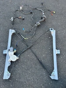 GM Driver Side Front Window Regulator & Wiring Harness OEM (20945138) - Picture 1 of 8