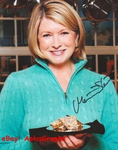 MARTHA STEWART... The Happy Homemaker - SIGNED - Picture 1 of 1