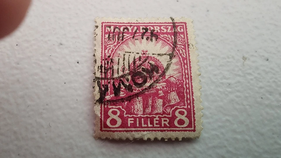 1926 Hungary Stamp shows Crown of St. Stephen, 8 Filler Scott 408 - Image 1 of 1