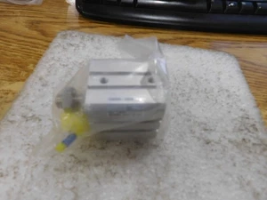 Modelo SMC: Cilindro compacto CDQSB25-10DCM. Inventario de repuestos sin usar. Sin caja - Imagen 1 de 2