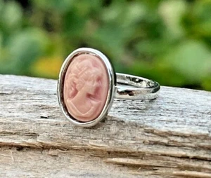 Girl's Roman Greek Woman Portrait Beige Resin Steel Alloy Ring - Size 6 - Picture 1 of 4