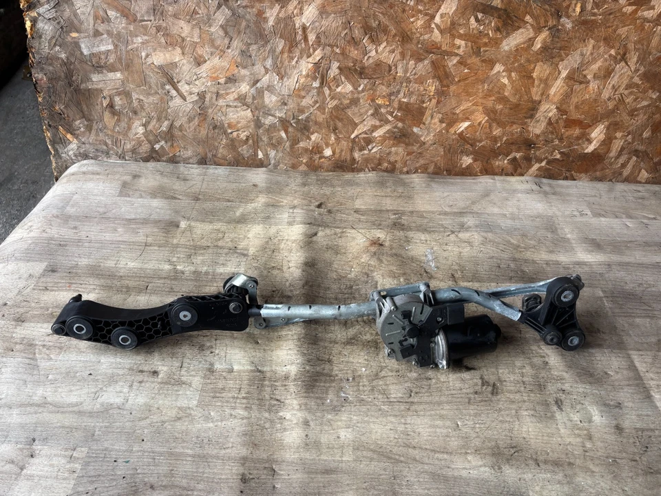 BMW 650 550 535 OEM 06-10 FRONT WINDSHIELD WIPER TRANSMISSION MOTOR LINKAGE - Image 1 of 4