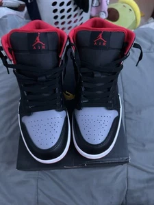Air Jordan 1 Mid Bred - Picture 1 of 5