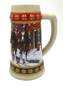 Taza de cerveza Budweiser Holiday Stein Collection 1993 ciudad natal Holiday Clydesdale - Imagen 1 de 5