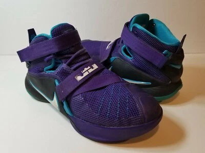 Nike Lebron Soldier 9 IX 776471-501 Púrpura Negro Azul Juvenil - Talla 5.5Y Foto 1 de 4