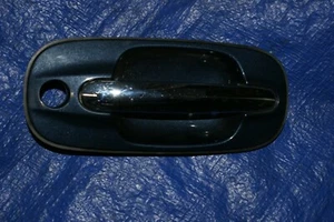 TÜR TÜRGRIFF ORIGINAL vorne rechts Hyundai Trajet 2,0-2,7 Motor 2000-2007  - Bild 1 von 3