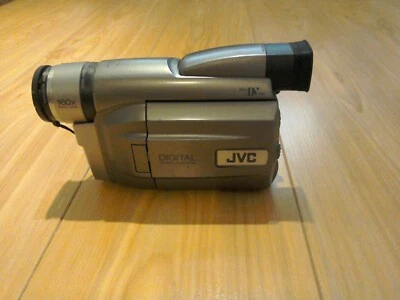 JVC Video Camera GR-DVL20 Mini DV PAL 160x Digital Zoom - VGC 2 x Battery +Mains - Image 1 of 4