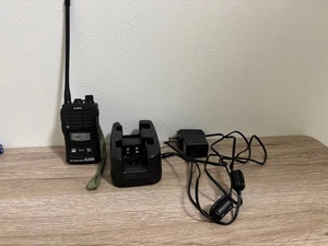 ALINCO DJ-R200D ricetrasmettitore FM UHF full duplex con caricatore e auricolare - Foto 1 di 3