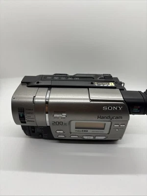 Sony Handycam CCD-TR517 Video 8mm Camcorder Video8 with Battery Untested, Parts - Image 1 of 4