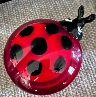 Unique Hand Blown Art Glass Ladybug Figurine Or Paperweight  Foto 1 de 3