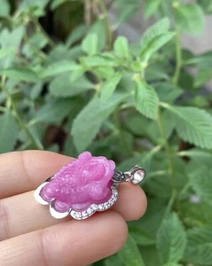 Ruby gemstone hand carved Frog pendant,Platinum Plated Siver - Picture 1 of 3