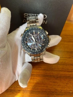 Reloj GPS solar Seiko Astron SBXB005 para hombre 42 mm esfera azul fecha registro usado Foto 1 de 4