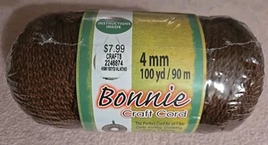 Cordón artesanal Bonnie Macrame 4 mm X 100 yd marrón almendra 6 súper voluminoso - Imagen 1 de 5