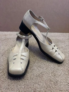 Salvatore Ferragamo Women’s Vintage T-Strap Slingback Pumps size 7.5B Cream - Picture 1 of 8