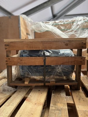 GAMAK MOTOR - 15KW - 4POLE - 160 FRAME - B5 FLANGE MOUNT - 3 PHASE - IE3 - Image 1 of 2