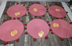 NEW Summer Placemats Circular Pink With Strawberries Around The Edges Set Of Six - Imagen 1 de 12