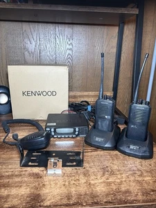 Pakiet radiowy Kenwood - jednostka mobilna TK-8360HU UHF, 2 walkies, ładowarki, mikrofon, moun - Zdjęcie 1 z 11