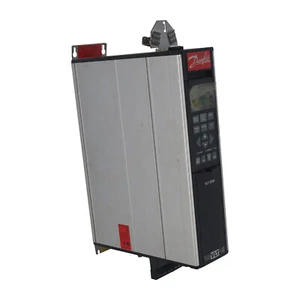 Accionamiento de frecuencia variable Danfoss 175Z0047 1,5 kW IP20 UMP usado - Imagen 1 de 7