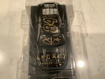 JIMMIE JOHNSON AUTOGRAFADO 2023 CHEVY CAMARO LEGACY MOTOR CLUB FUNDIDO E CARTÃO - Imagem 1 de 4