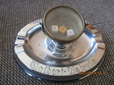Antikes Würfelspiel mit Aschenbecher D.R.P.  Waldorf-Astoria Oberst - Zigarette - Bild 1 von 4