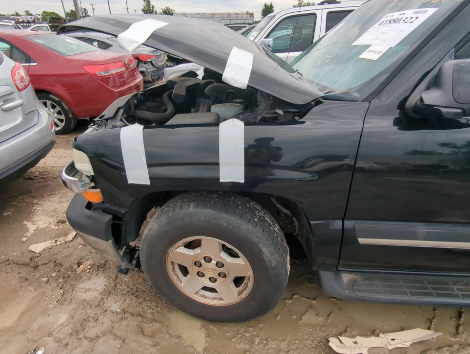 2000-2006 Chevrolet Tahoe Driver Fender DX4YK - Image 1 of 1