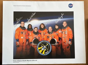7x Original-Autogramme Space Shuttle Discovery STS-131 - Bild 1 von 2