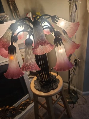 Tiffany Stil Lilie Pad Rosa Tulpe Tischlampe 15 Lampenschirme 22" Nur Abholung - Bild 1 von 3